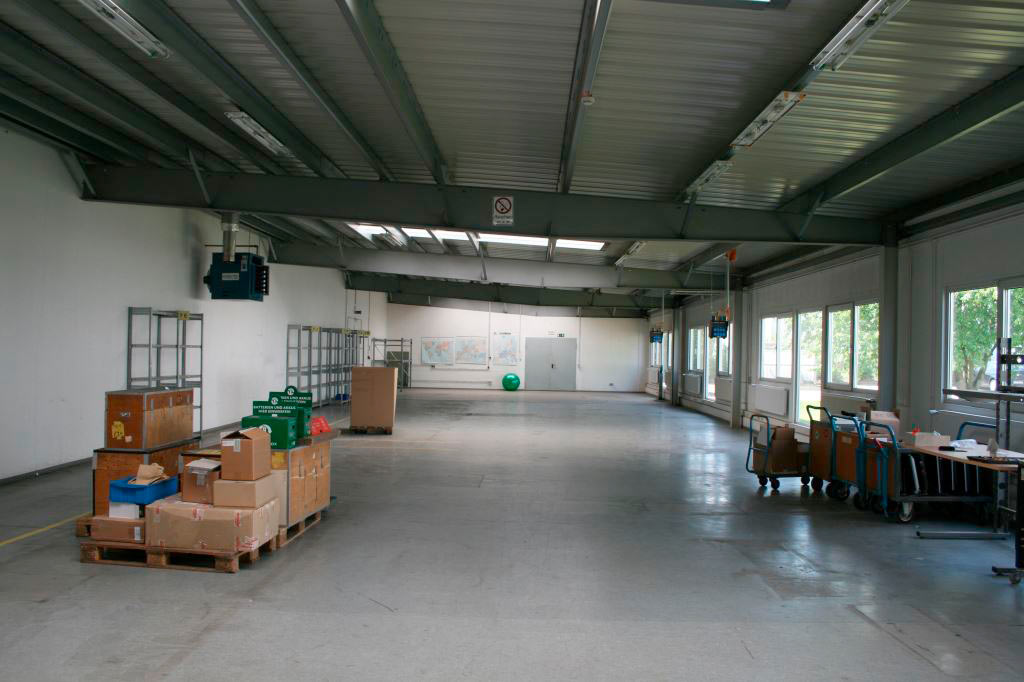 Die leere Halle vor dem Umbau zum Großraumbüro